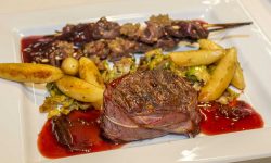 Gegrillter Hirsch mit Schupfnudeln