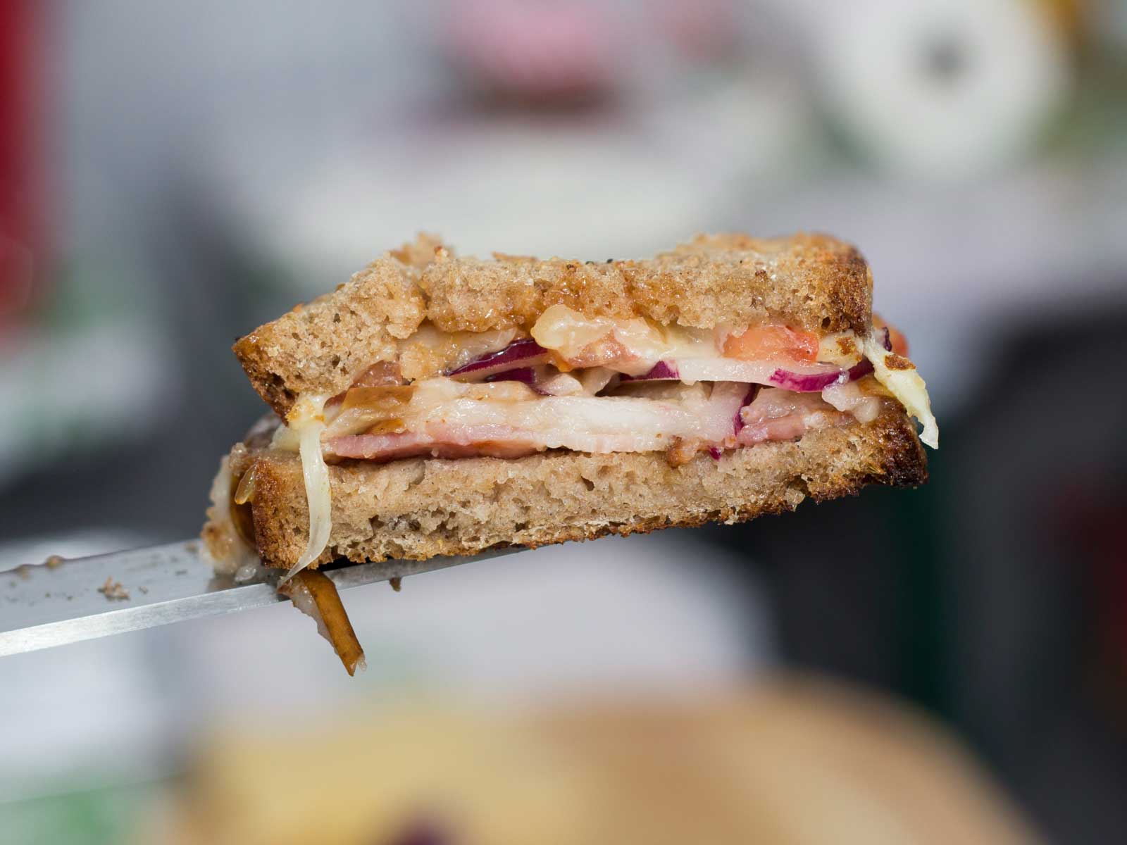 Gegrillter Burger auf Bauernbrot